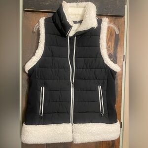 Women's Black and White Puffer Vest Sherpa from Maurice’s nwt